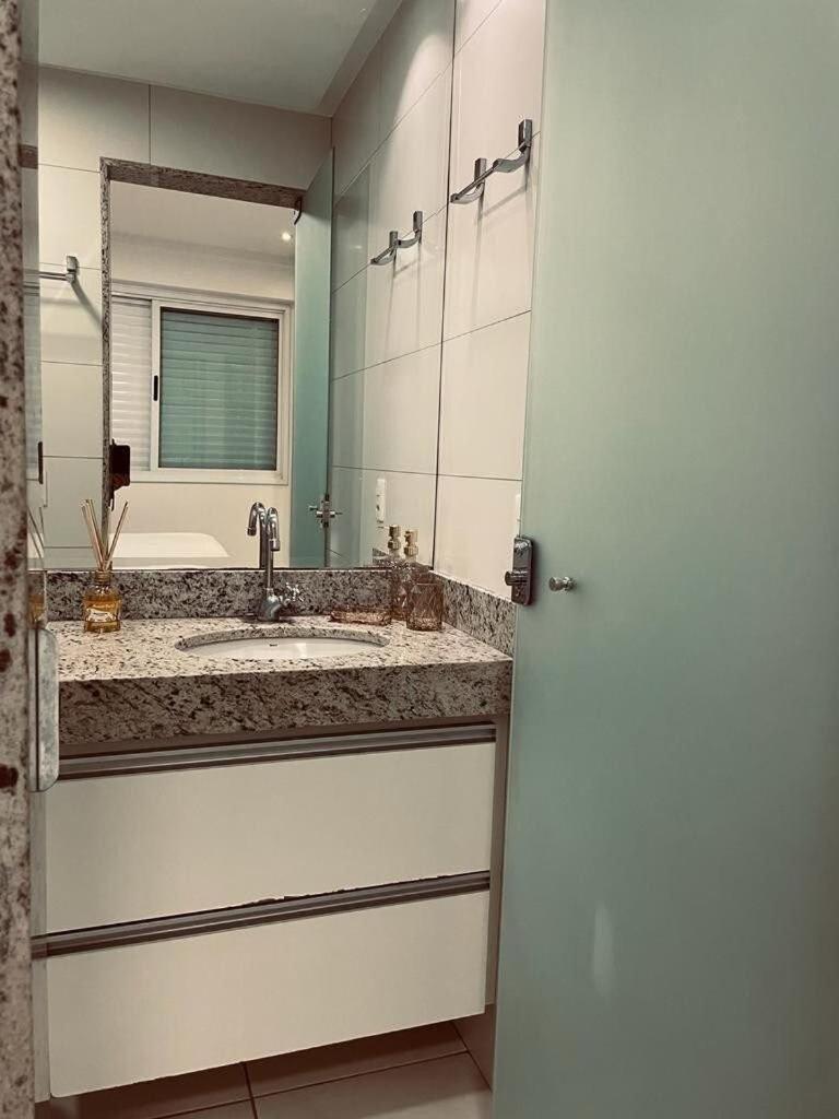 Appartement 2 Qts.| 4 Hosp. | Ao Lado Do Goiania Shopping Extérieur photo